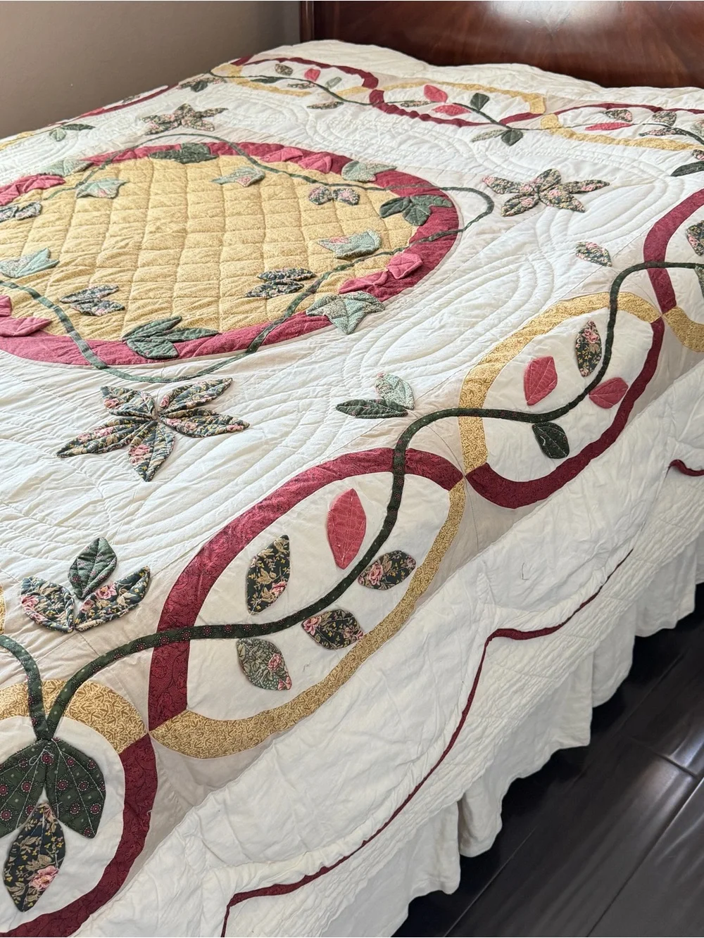 Vintage Floral Appliqué Cotton Quilt Queen 90x88 White Pink Green 3D Leaves